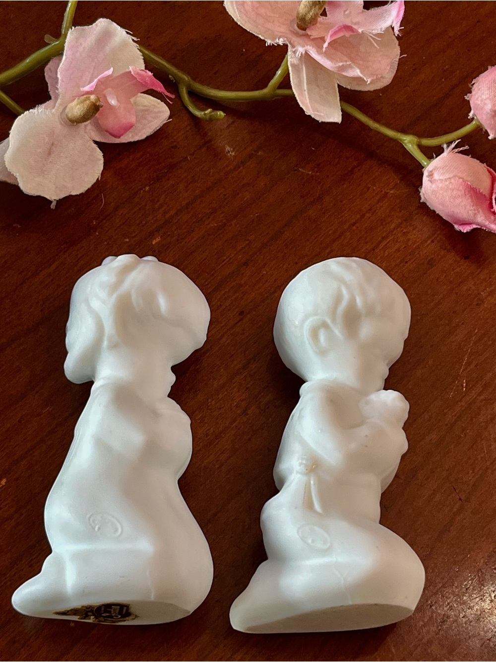 Vintage Fenton White Satin Glass Praying Children Figurines Pair #5100 Original